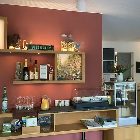 Zenz - Gaestezimmer Im Winzerhaus Alojamento de Acomodação e Pequeno-almoço Ernst