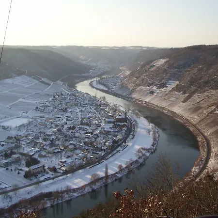 לינה וארוחת בוקר Zenz - Gaestezimmer Im Winzerhaus
