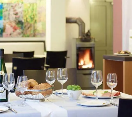 Zenz - Gaestezimmer Im Winzerhaus Bed & Breakfast *
