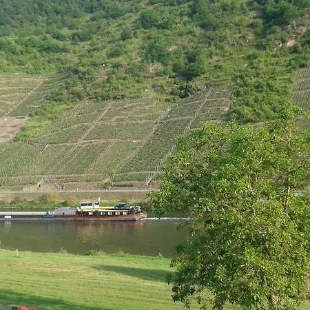 לינה וארוחת בוקר Zenz - Gaestezimmer Im Winzerhaus