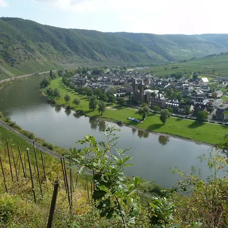 לינה וארוחת בוקר Zenz - Gaestezimmer Im Winzerhaus ארנסט